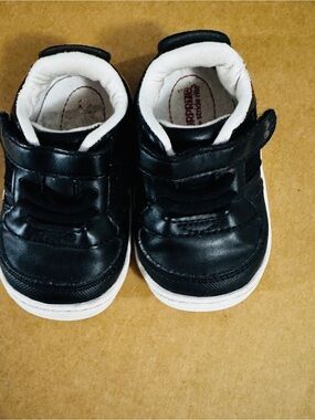 Stride Rite Black leather Sneaker with White first walkers size 3 EU 19 like new